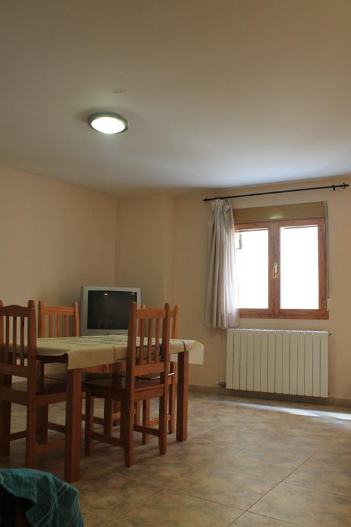 Apartamentos Turisticos Rosario Camarena de la Sierra Værelse billede