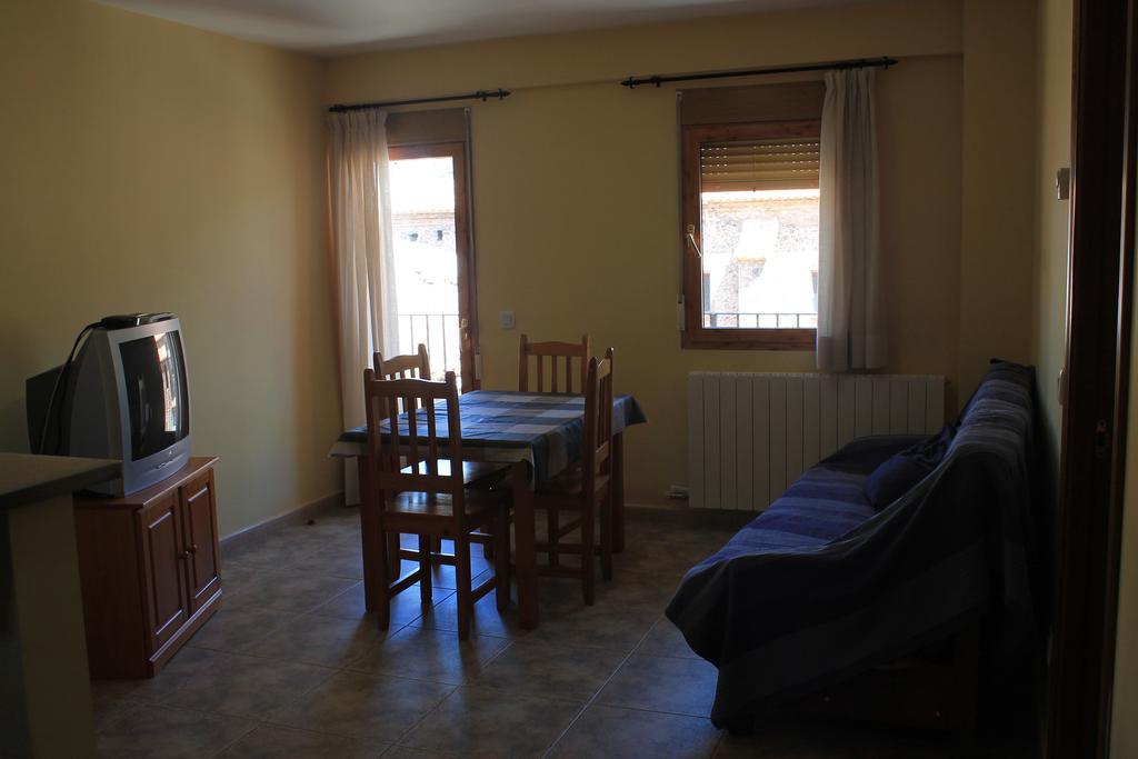 Apartamentos Turisticos Rosario Camarena de la Sierra Værelse billede