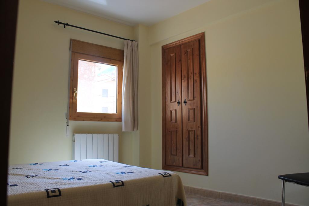 Apartamentos Turisticos Rosario Camarena de la Sierra Værelse billede