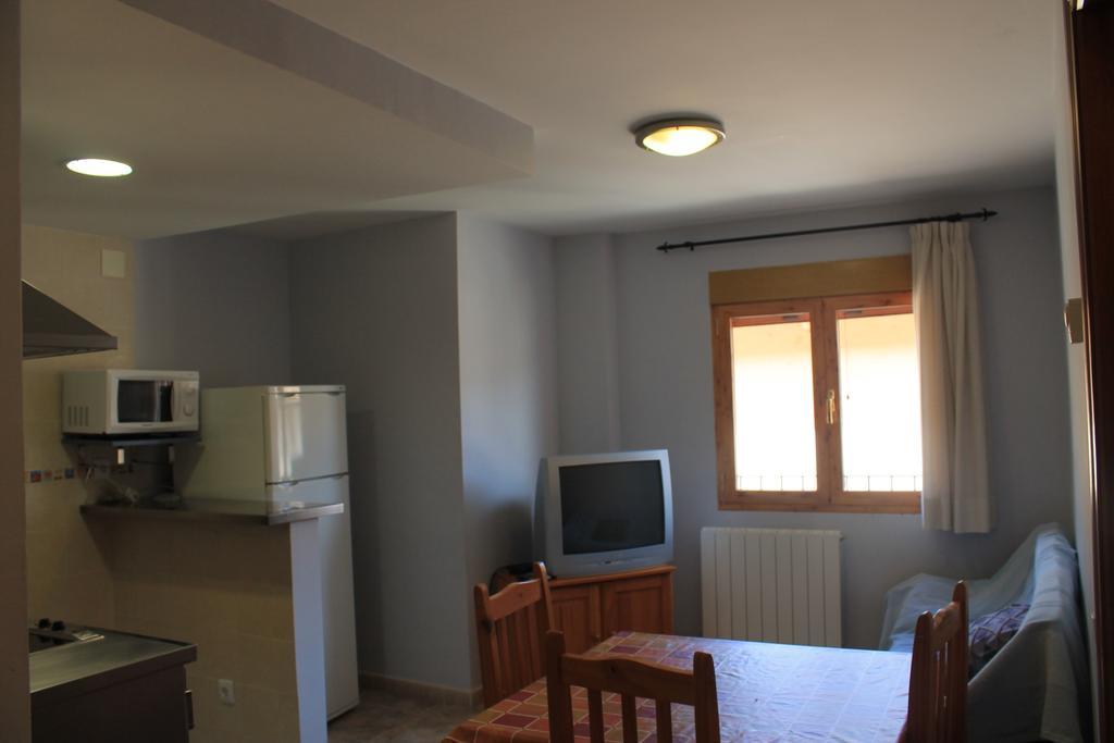 Apartamentos Turisticos Rosario Camarena de la Sierra Værelse billede