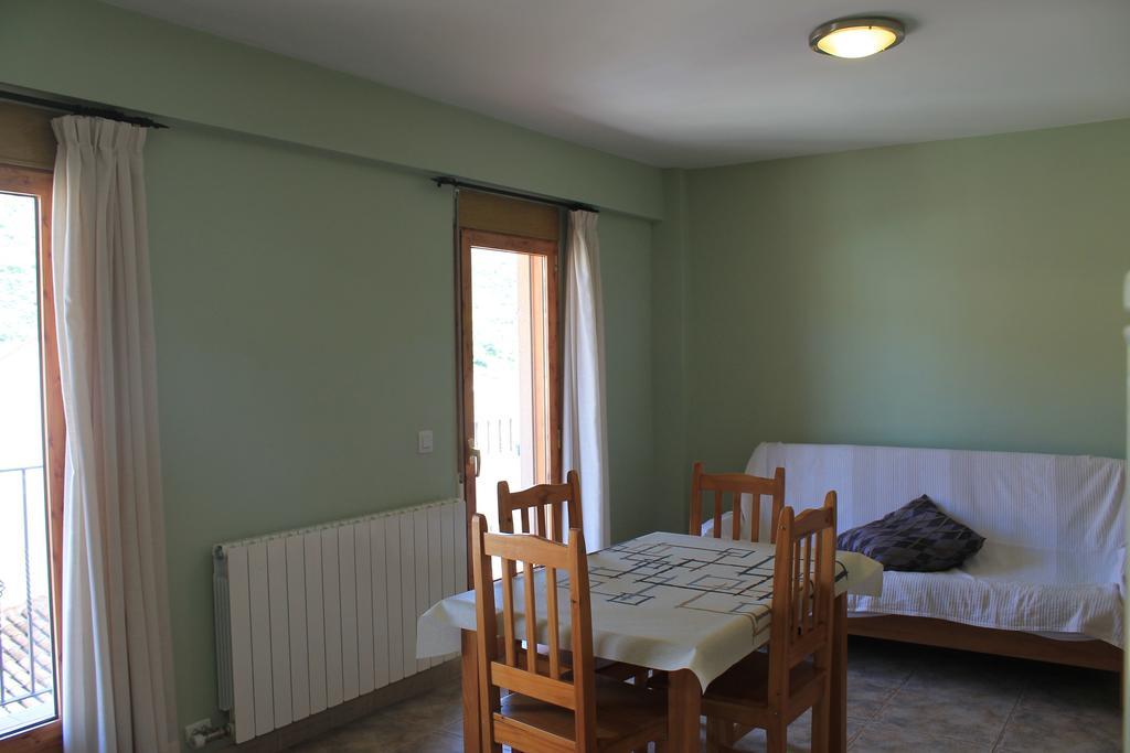Apartamentos Turisticos Rosario Camarena de la Sierra Værelse billede