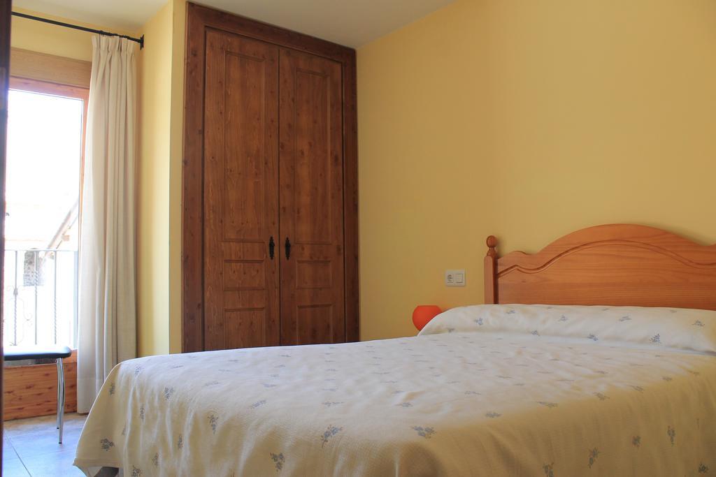 Apartamentos Turisticos Rosario Camarena de la Sierra Værelse billede